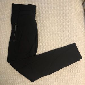 Black cropped lululemon leggings